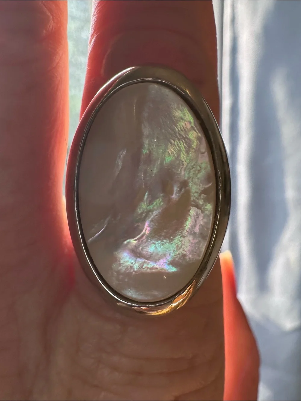 Large Mother of Pearl Oval Statement Ring set in silver Vintage Sz 9 unisex